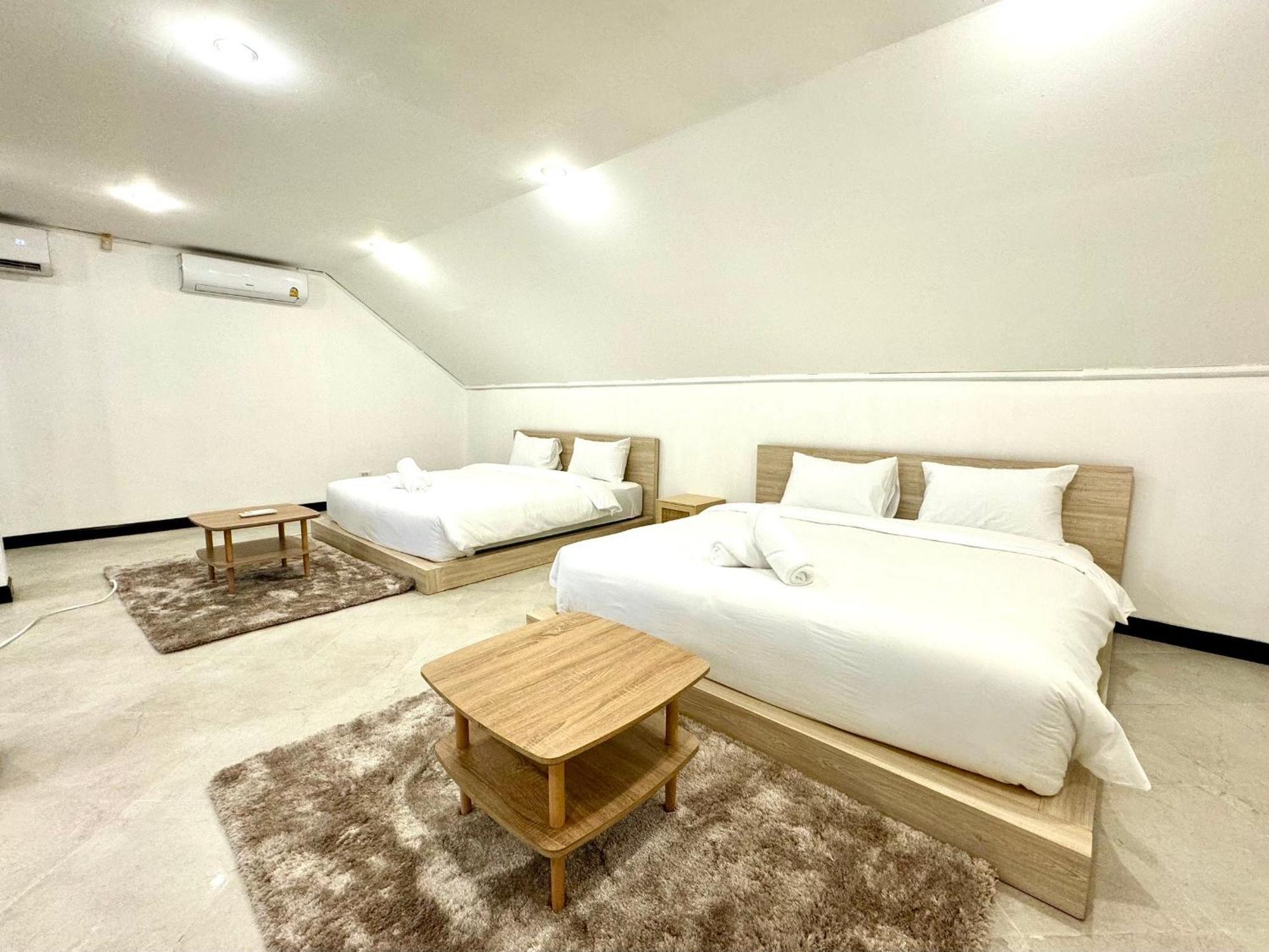 B52 Pool Villa Pattaya