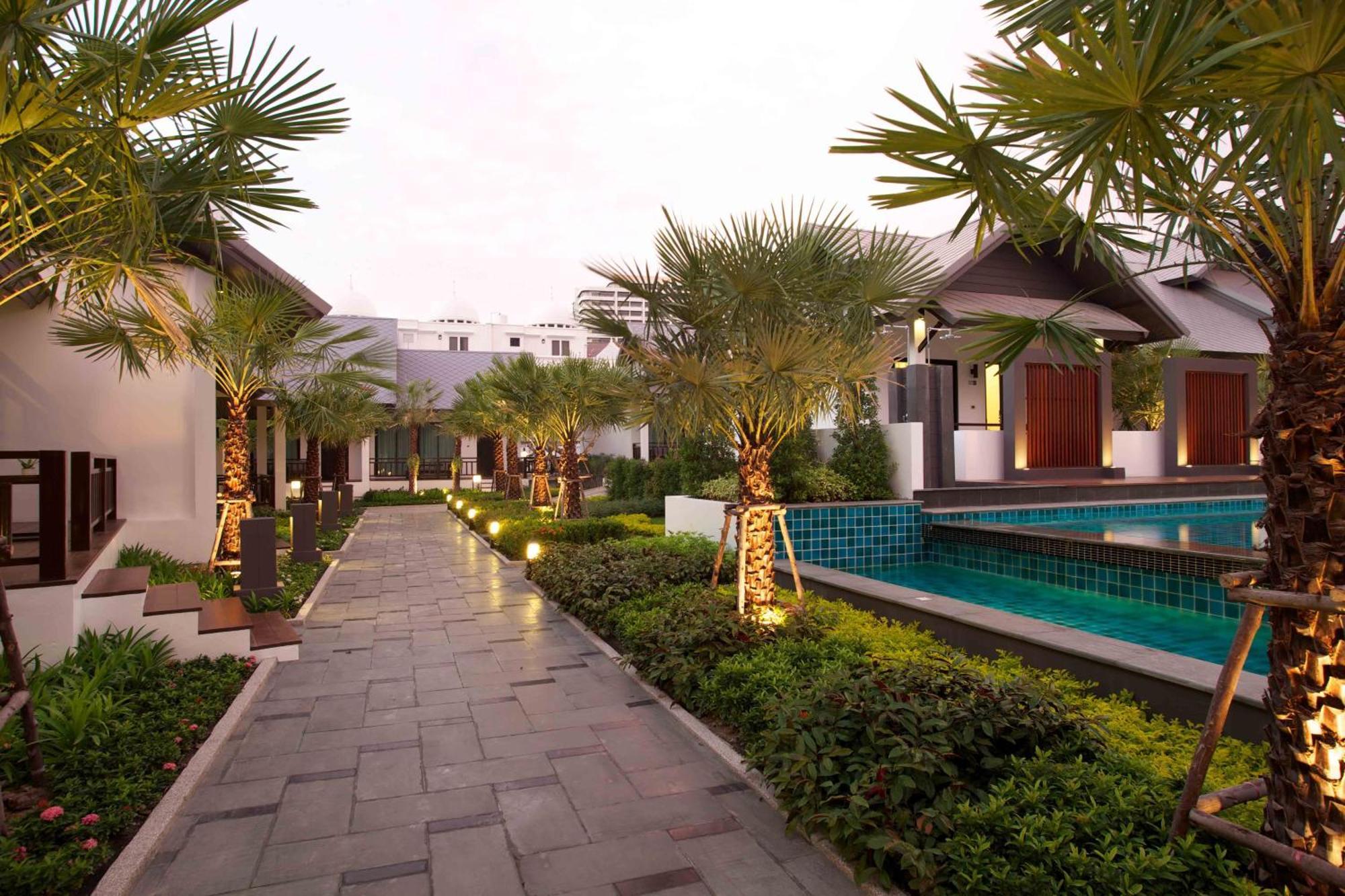 Long Garden & Pavilions