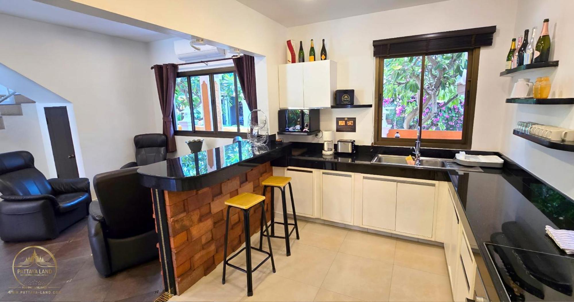 Wowland Luxury Pool Walking Street Villa