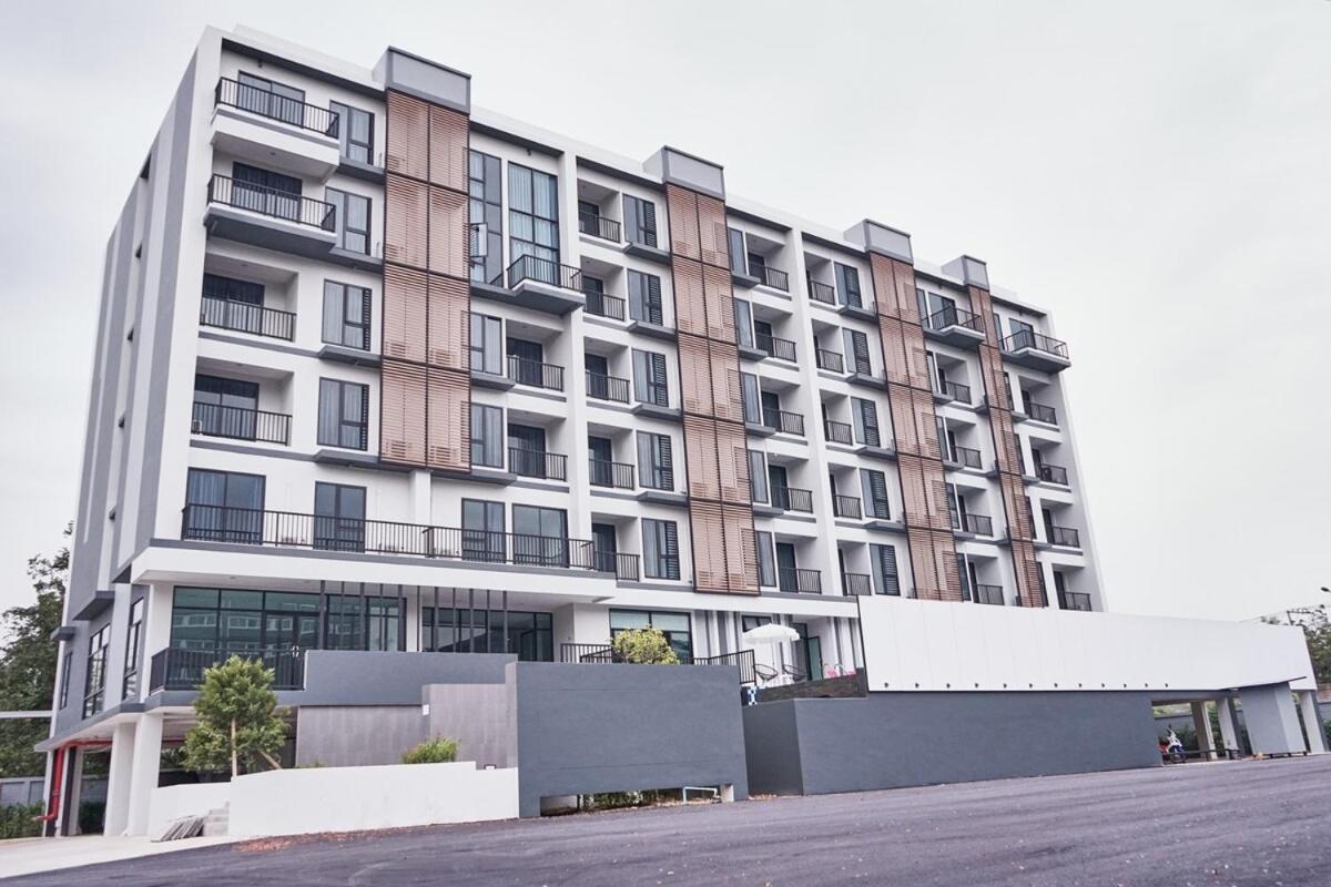 Family In Baan Pakdi Apartment Pattaya