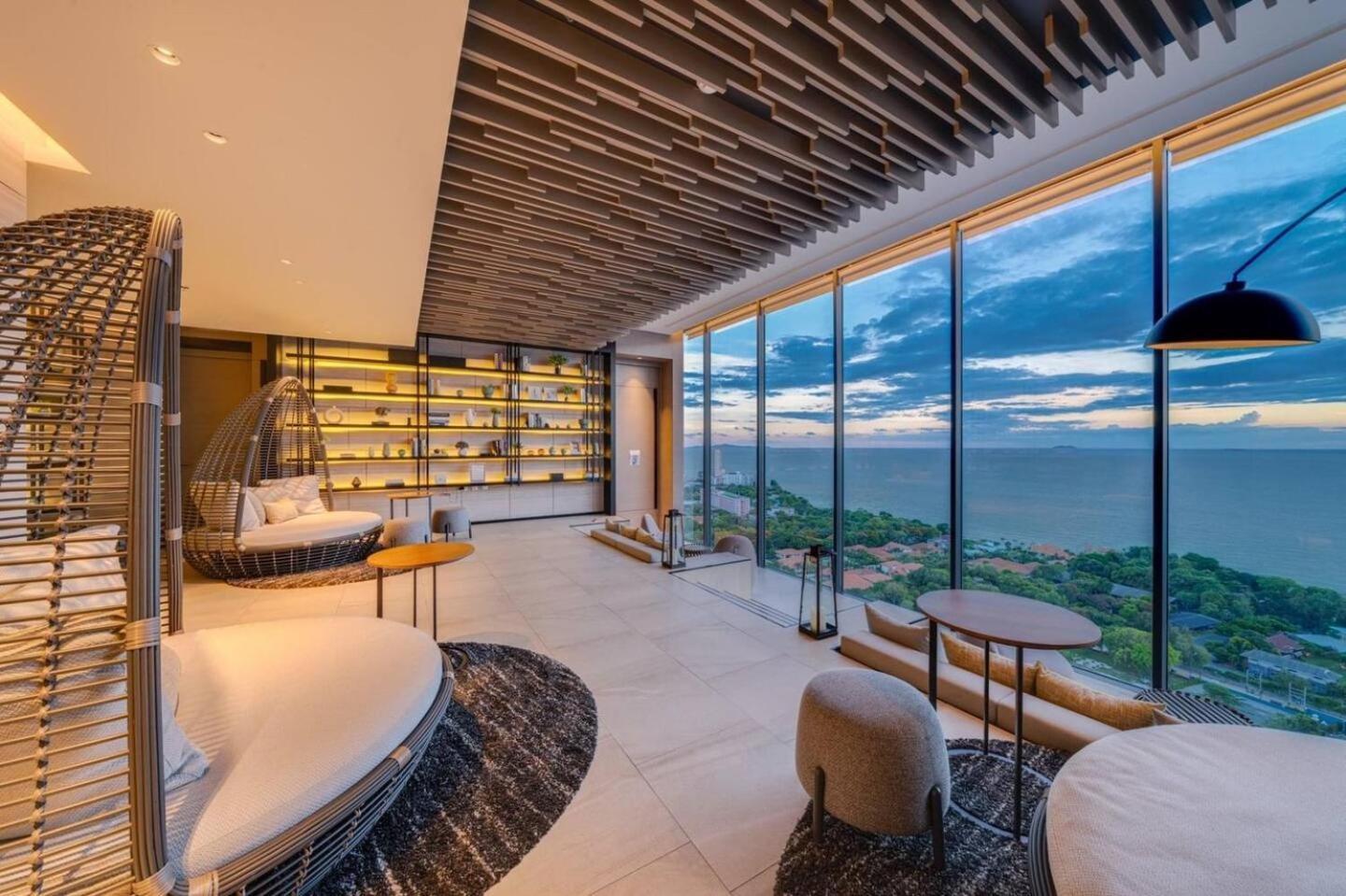 Sea View High Floor - Breathtaking Views * Pattaya