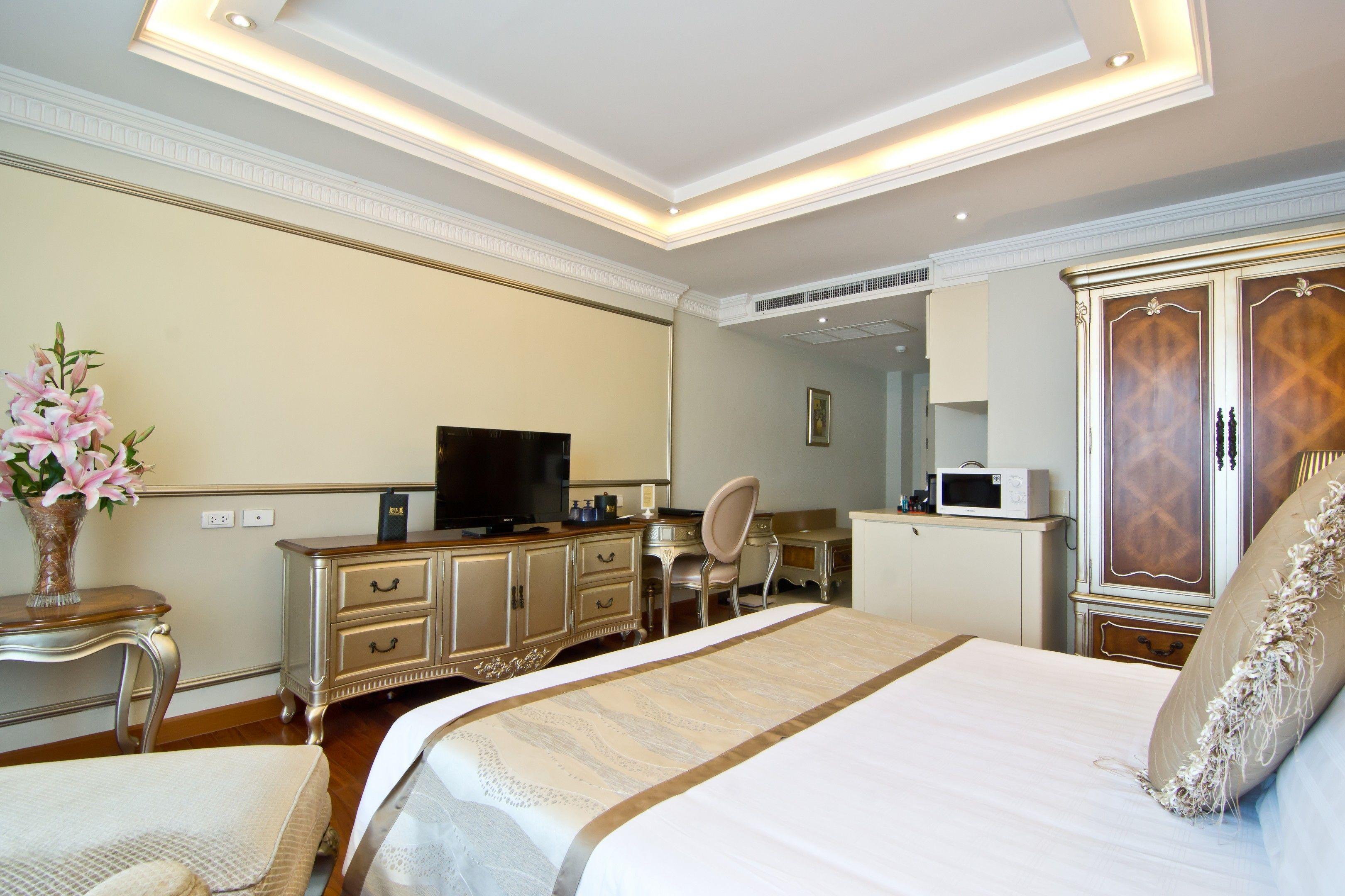 Lk The Empress Hotel