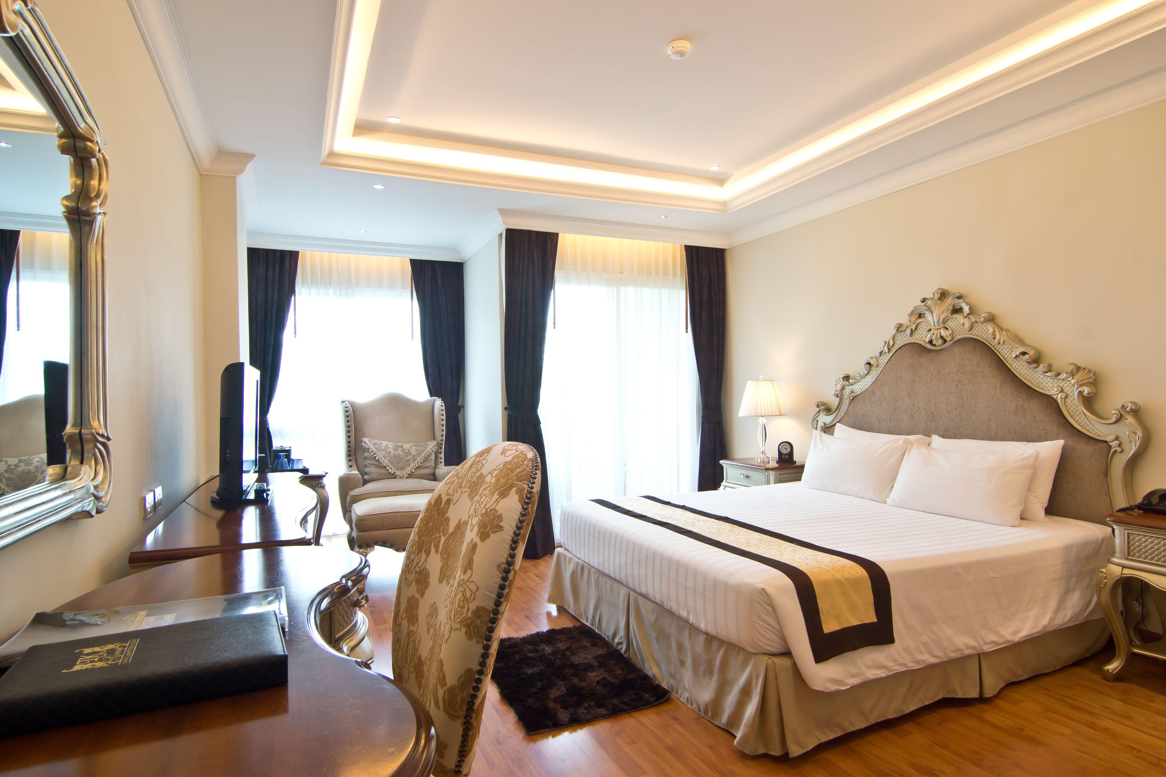 Lk The Empress Hotel