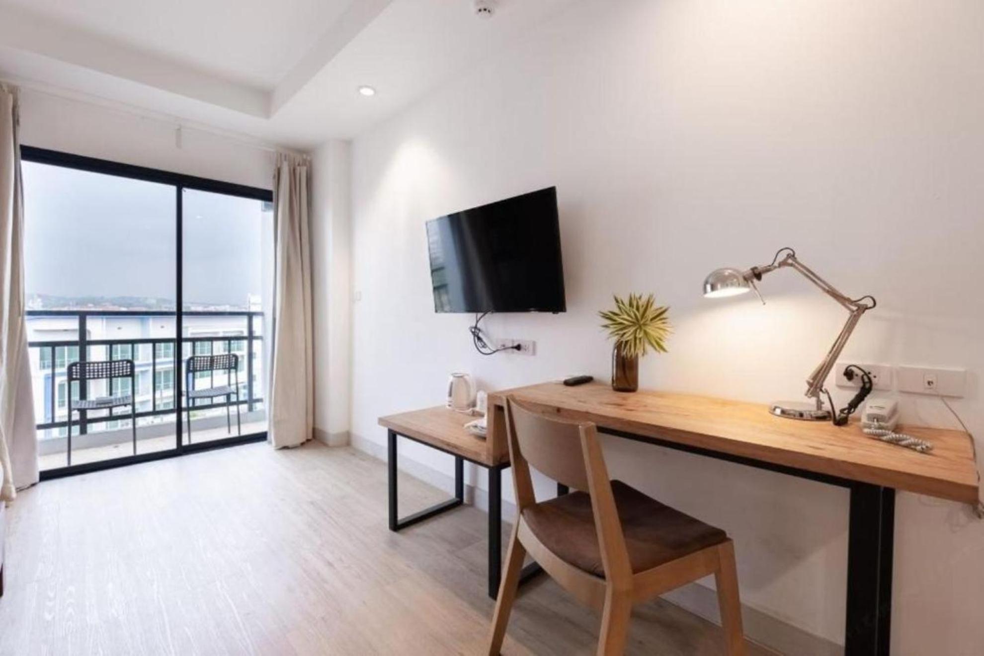 โรงแรม The Corner 3*