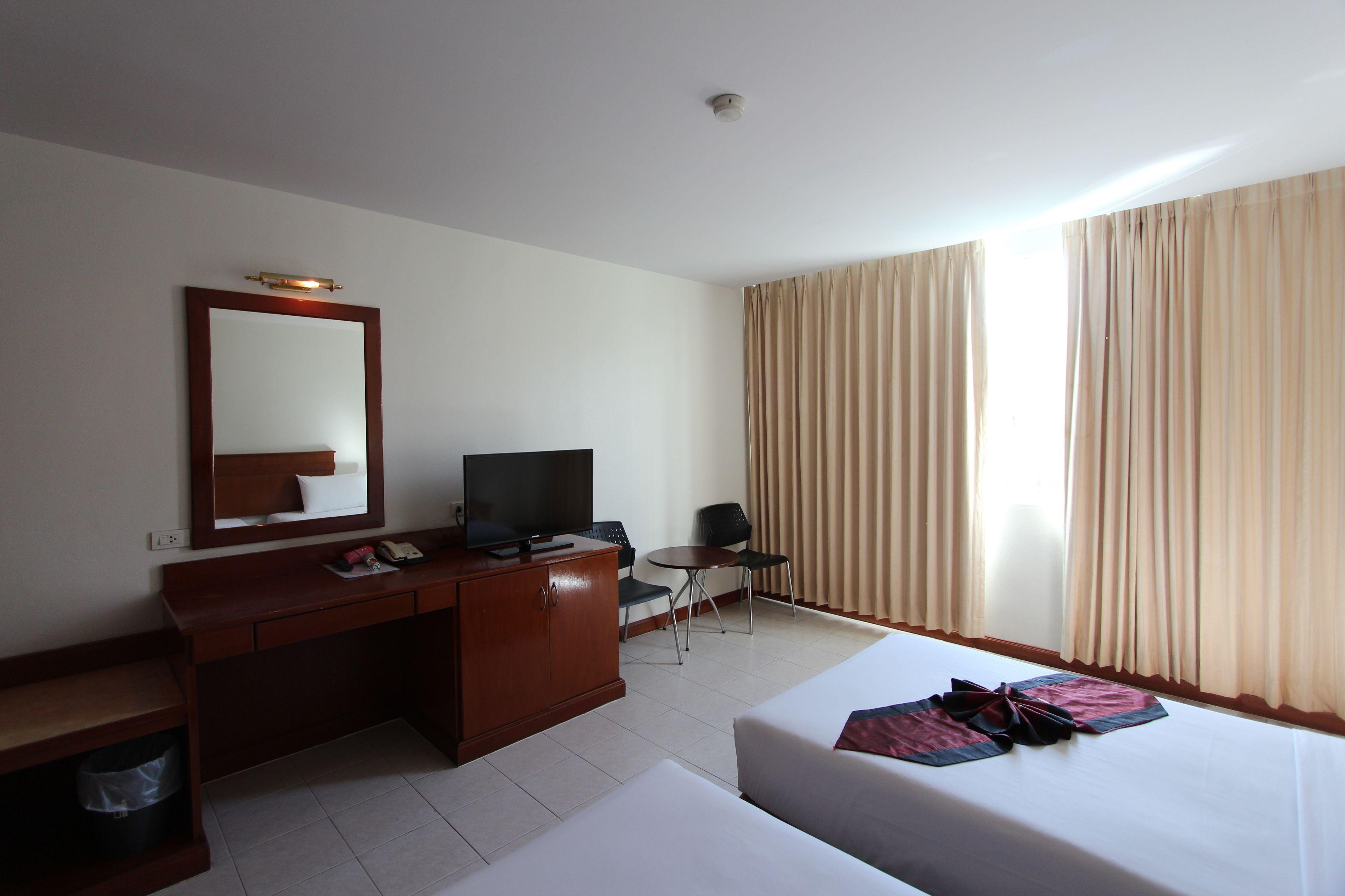 Crown Hotel 3*