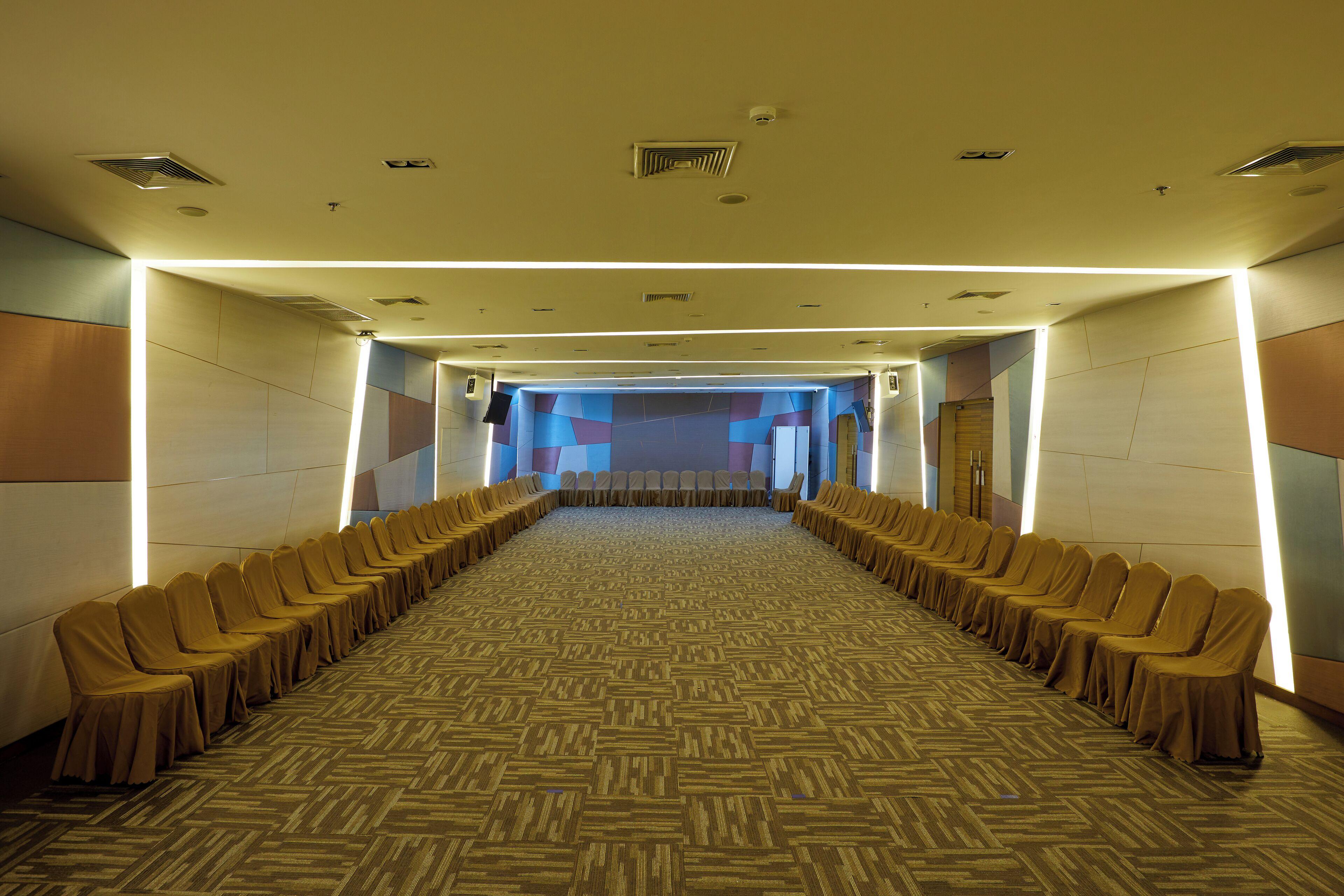 Welcome World Beachfront Hotel Pattaya