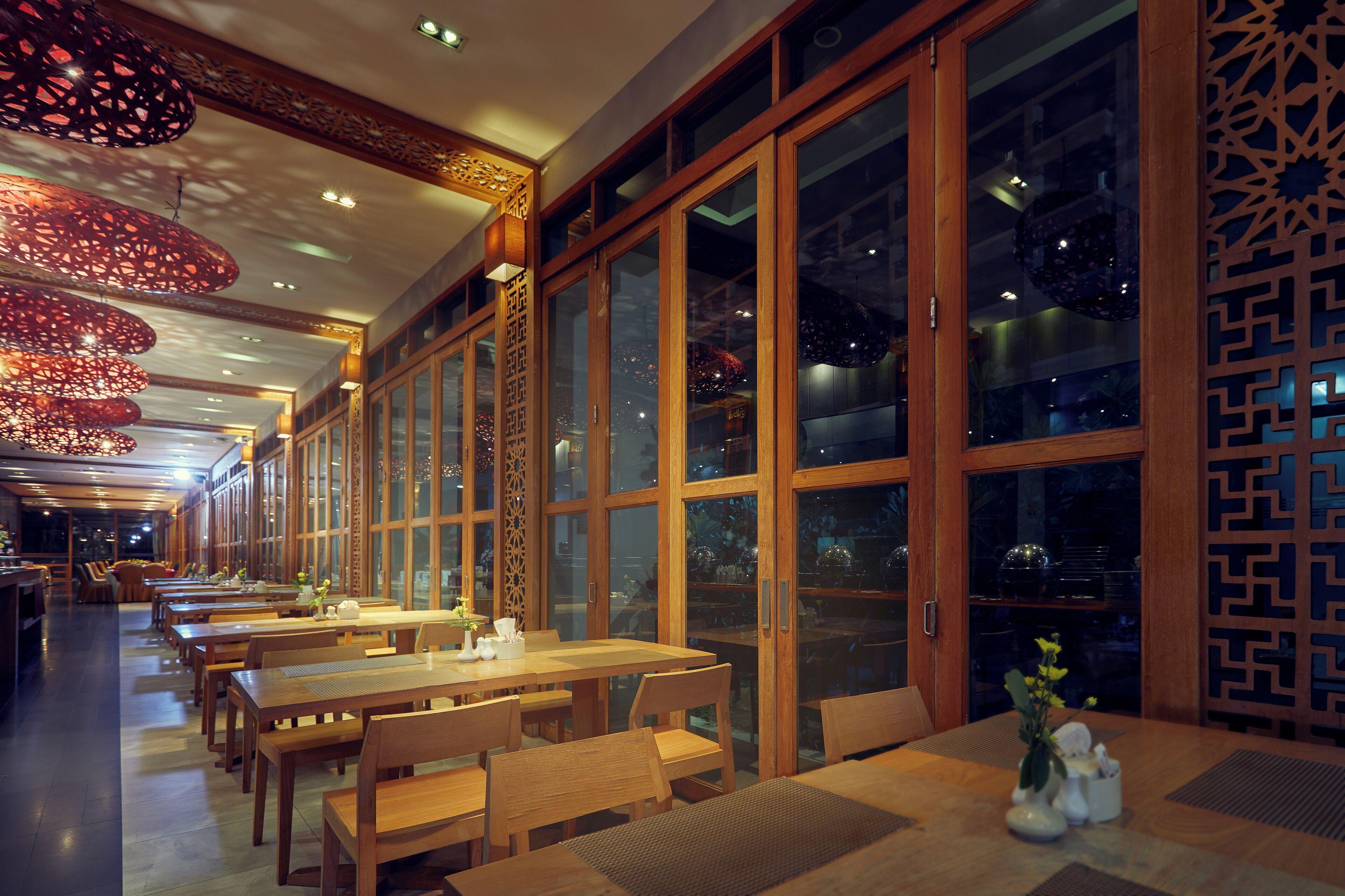 Welcome World Beachfront Hotel Pattaya