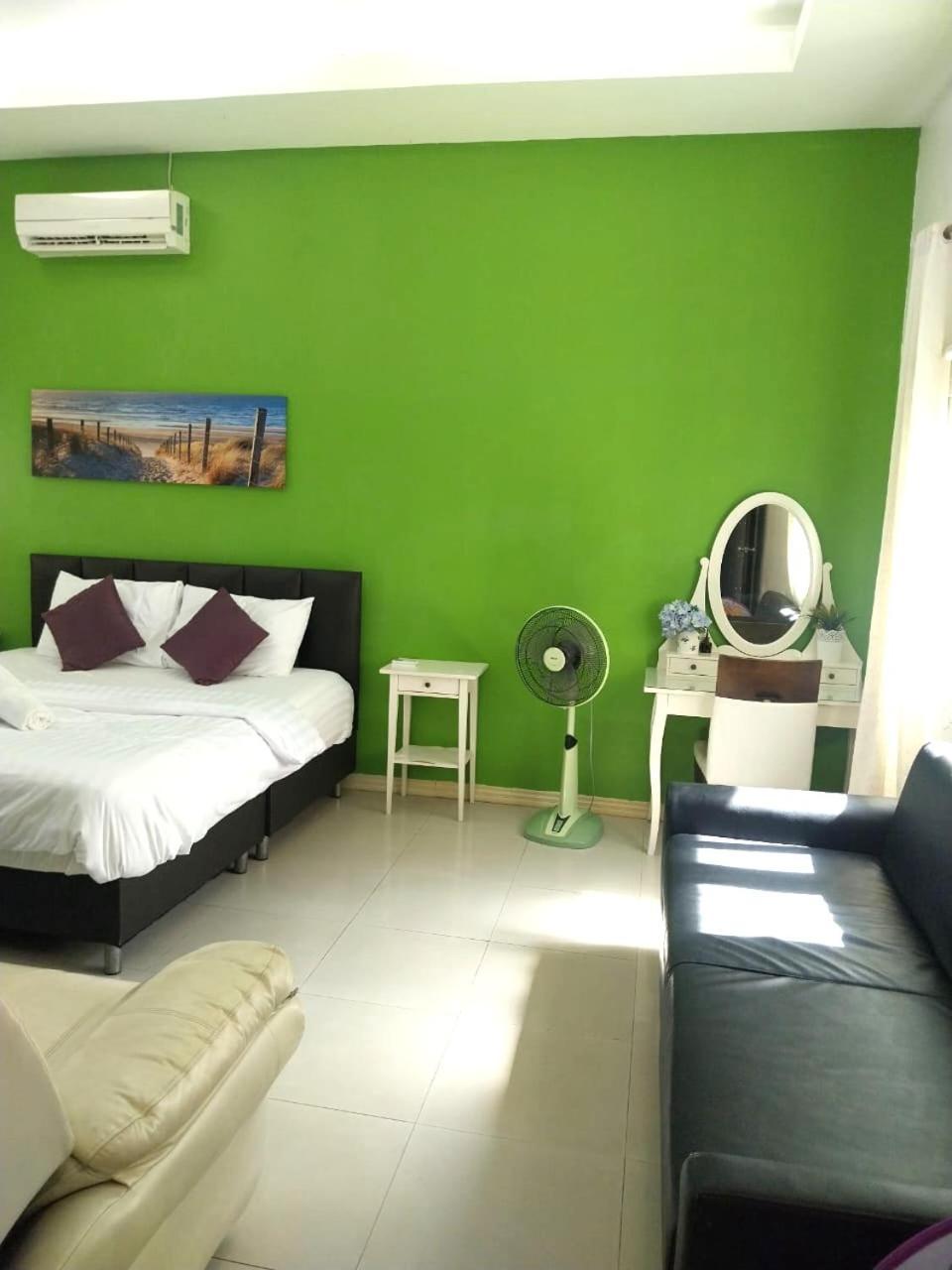 Villa Happy N Joy Pool Near Jomtien On Thepprasit Road