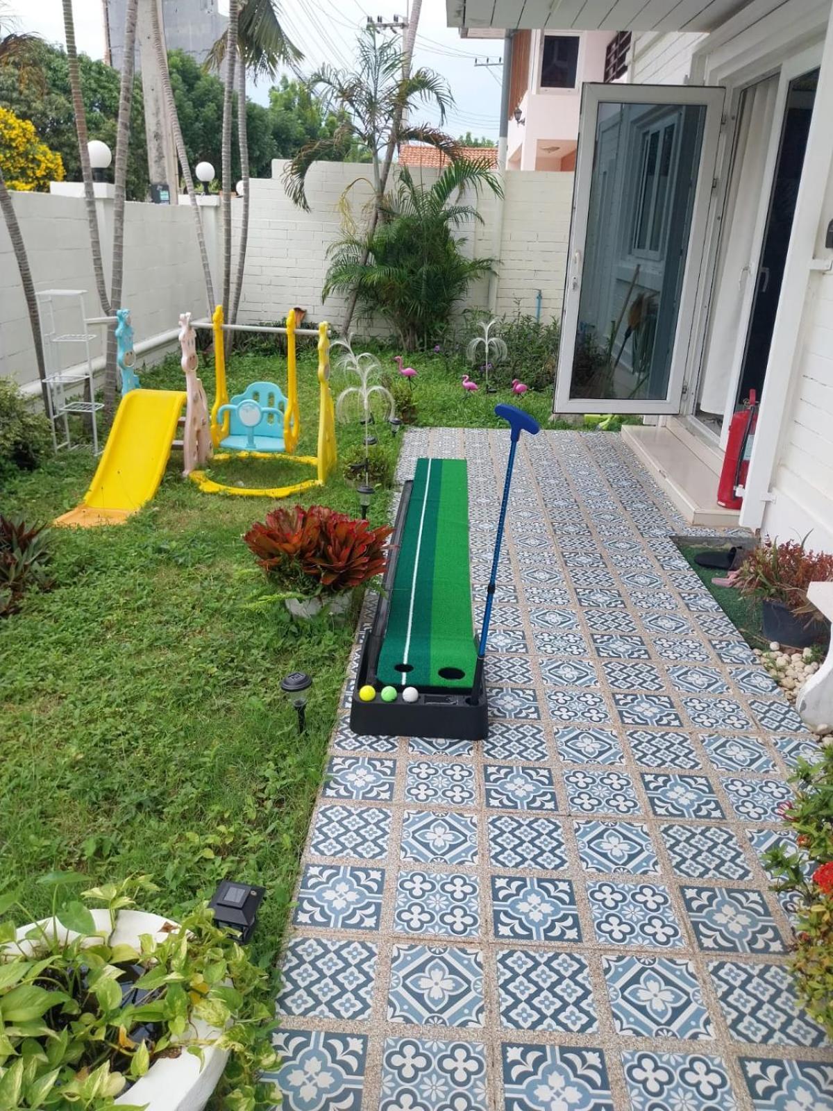 Happy N Joy Pool Near Jomtien On Thepprasit Road Pattaya