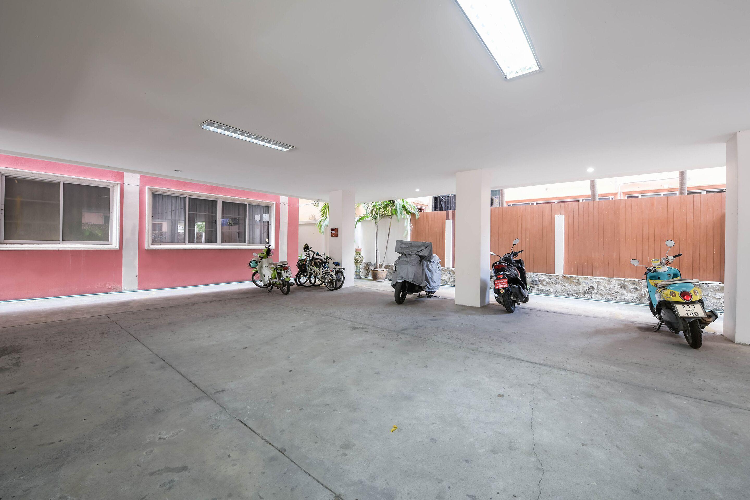 Oyo 438 24 โรงแรม