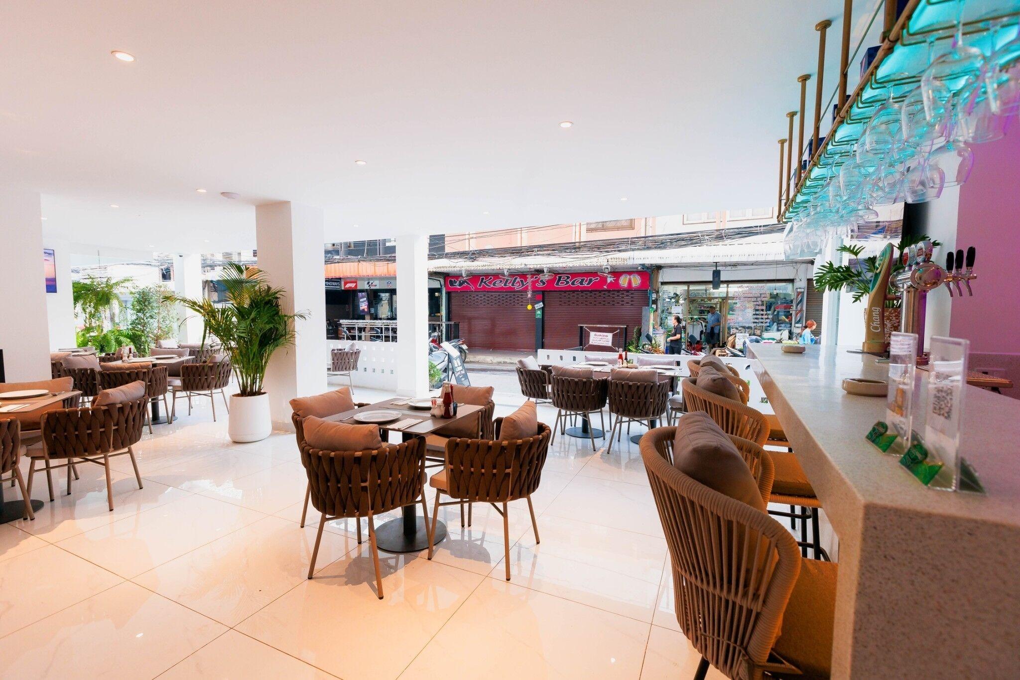 The One Cozy Living 4*