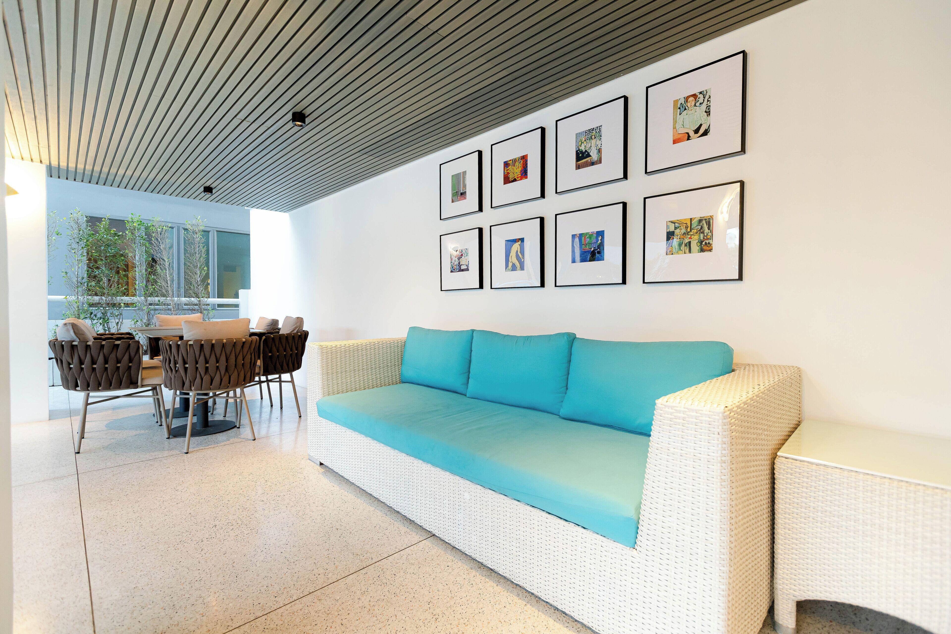 The One Cozy Living 4*