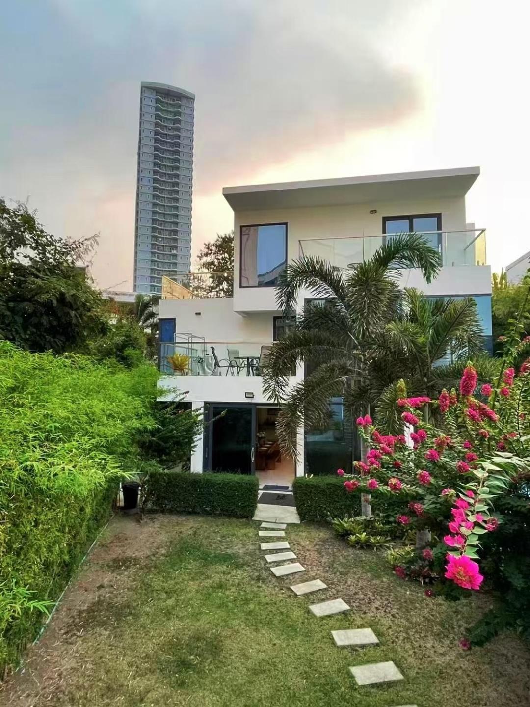 Youth Journey Six-bedroom Pool Villa