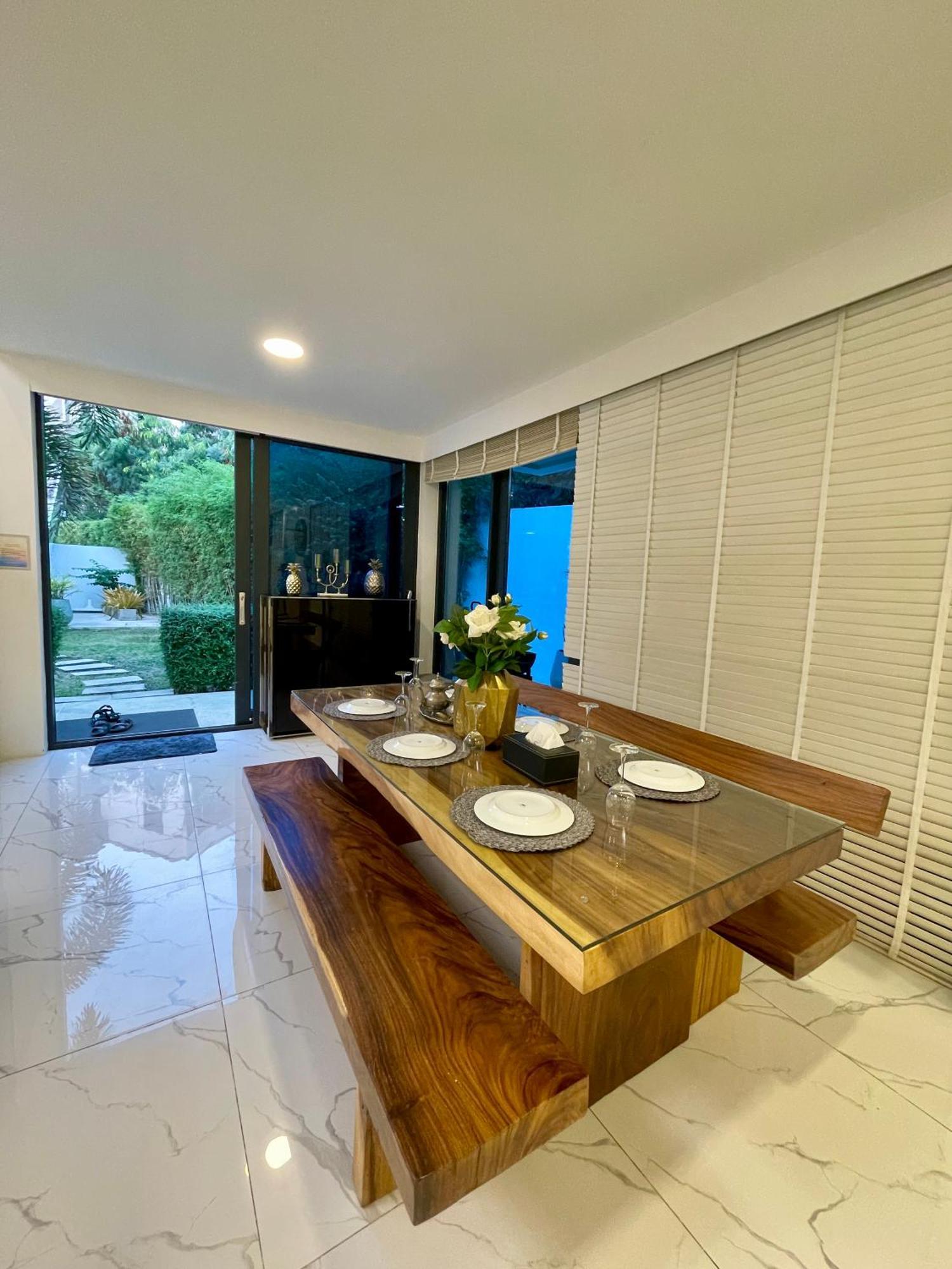 Villa Youth Journey Six-bedroom Pool