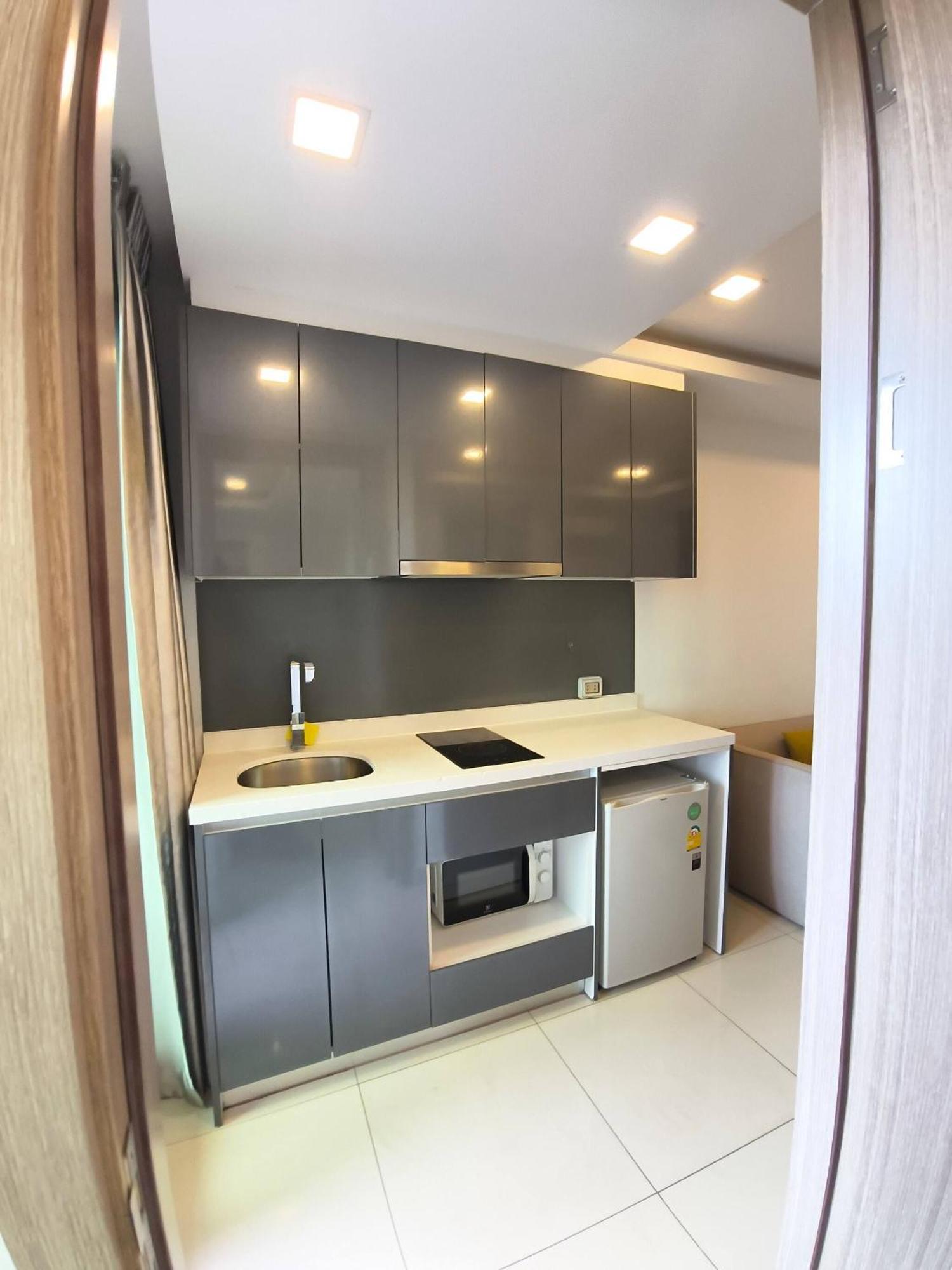 Luxurious With Pool Access * Pattaya