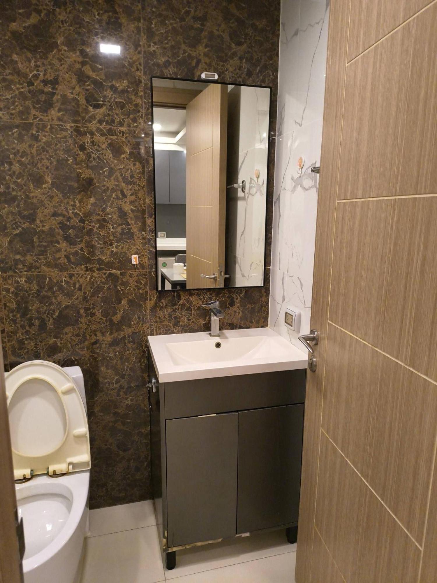 Luxurious With Pool Access Apartment