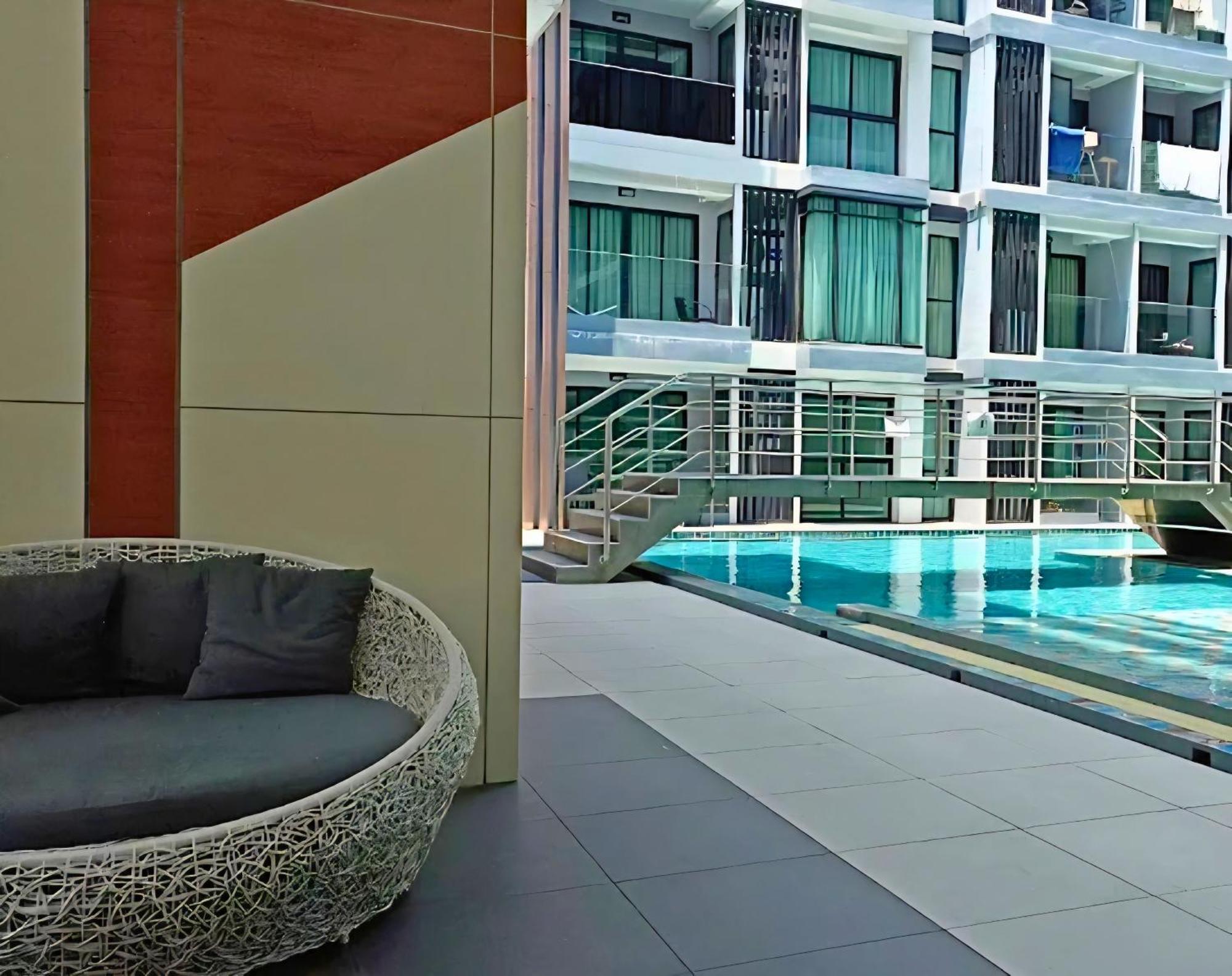 Laid Back Tropical Garden