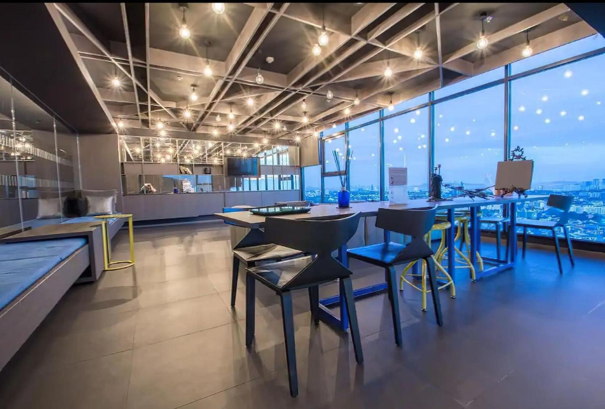 Location Of Pattaya, Sky Pool And Close To The *