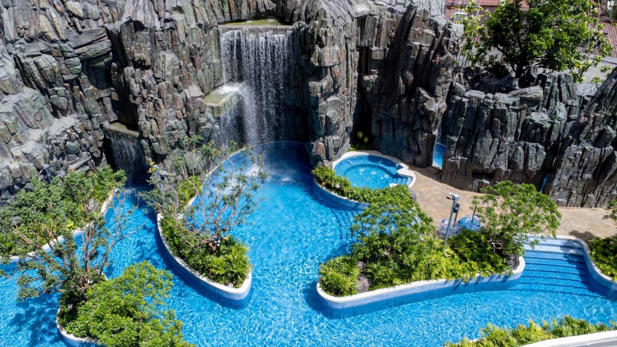 Grande Centre Point Space Hotel