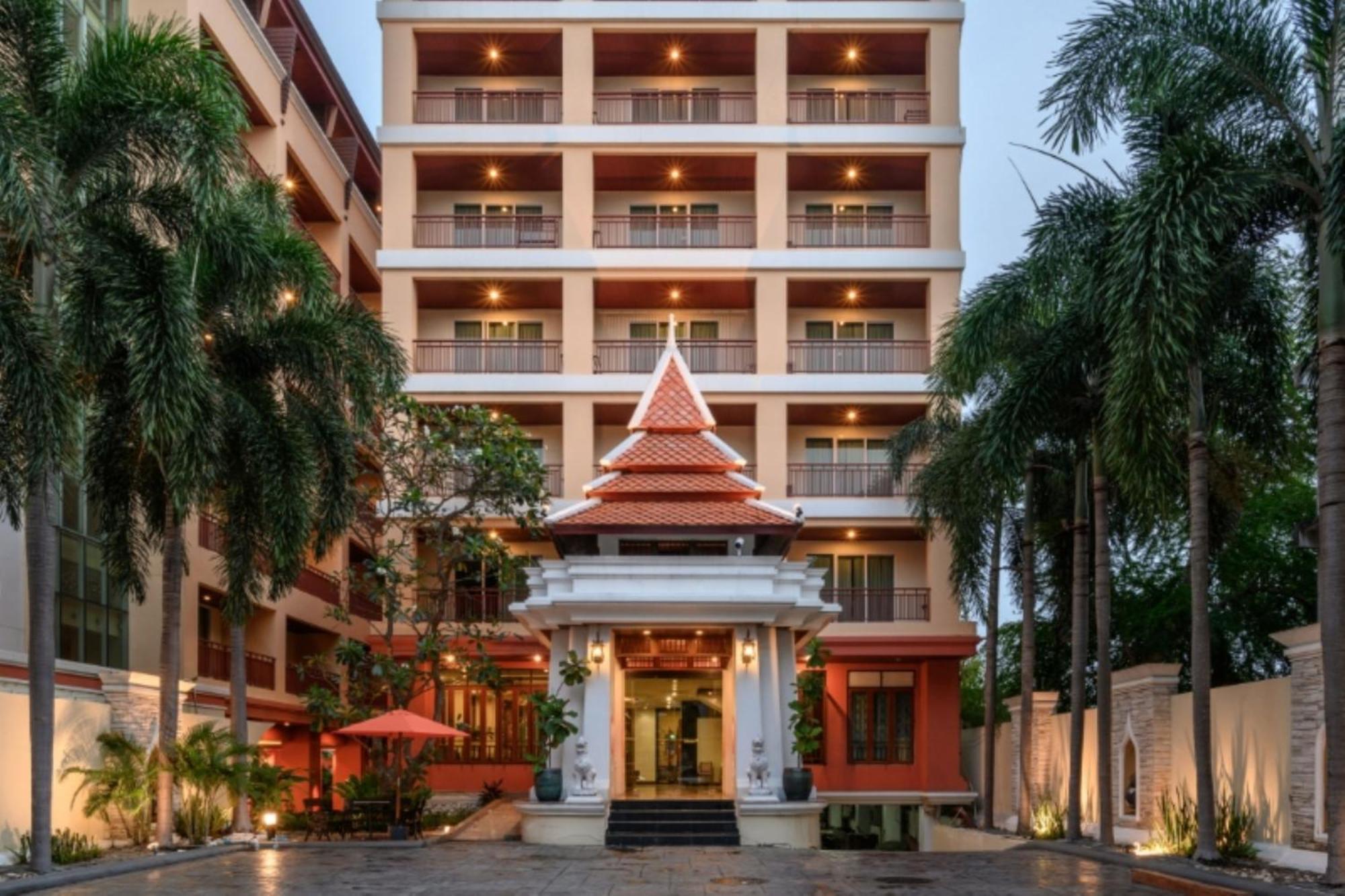 Palette Luxe North โรงแรม