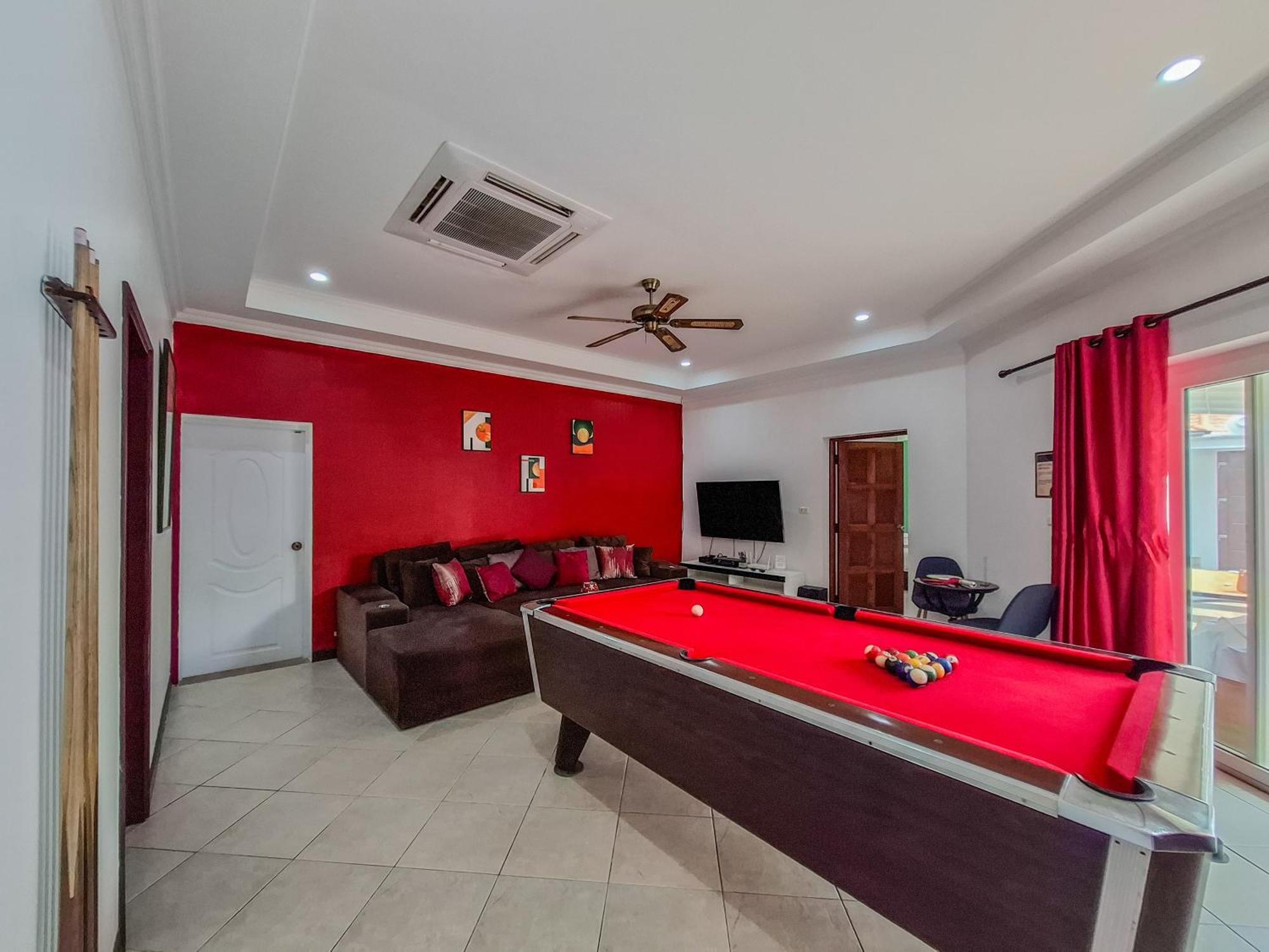 Villa Private Pool 3b Snooker Karaoke 200m Pattaya