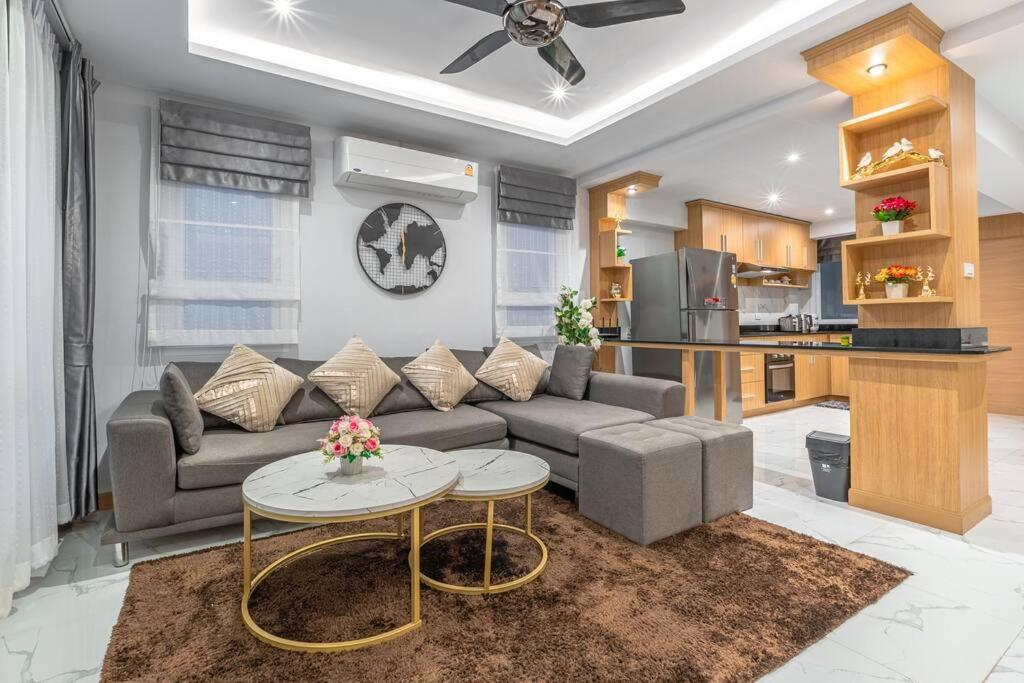 R1市中心原木风格豪华装修泳池别墅r Villa *