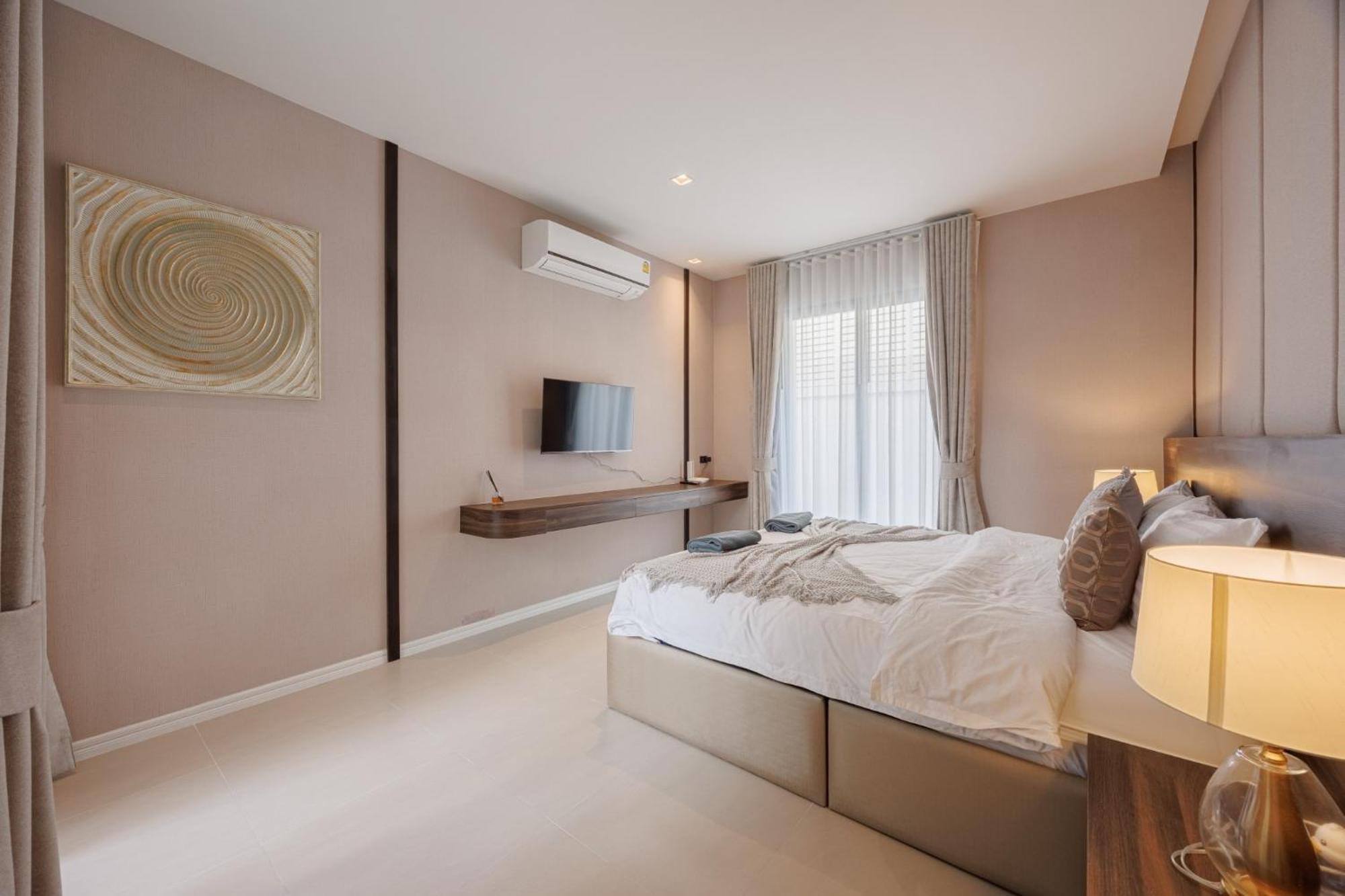 芭提雅市中心五卧室独栋泳池别墅