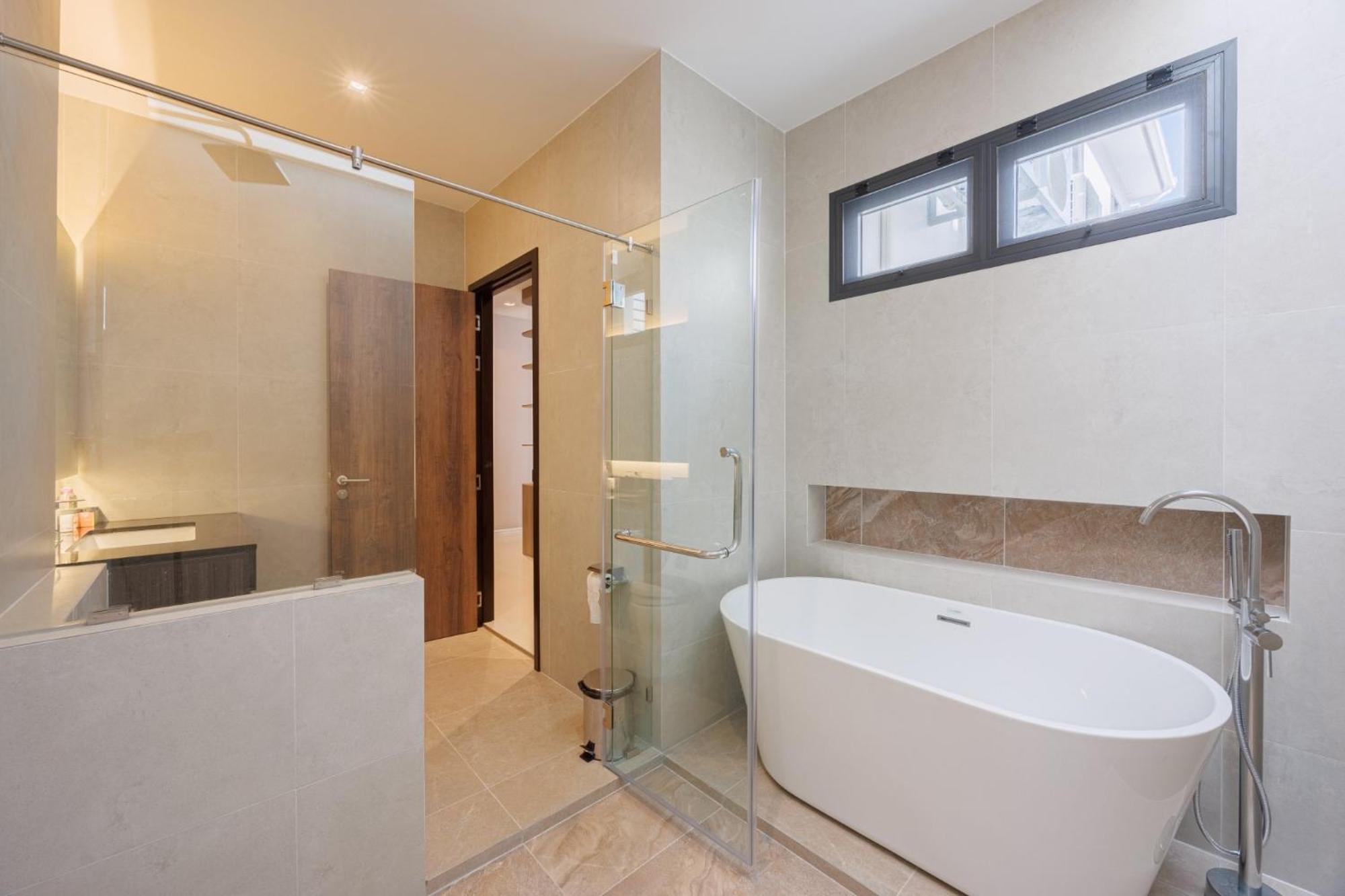 芭提雅市中心五卧室独栋泳池别墅