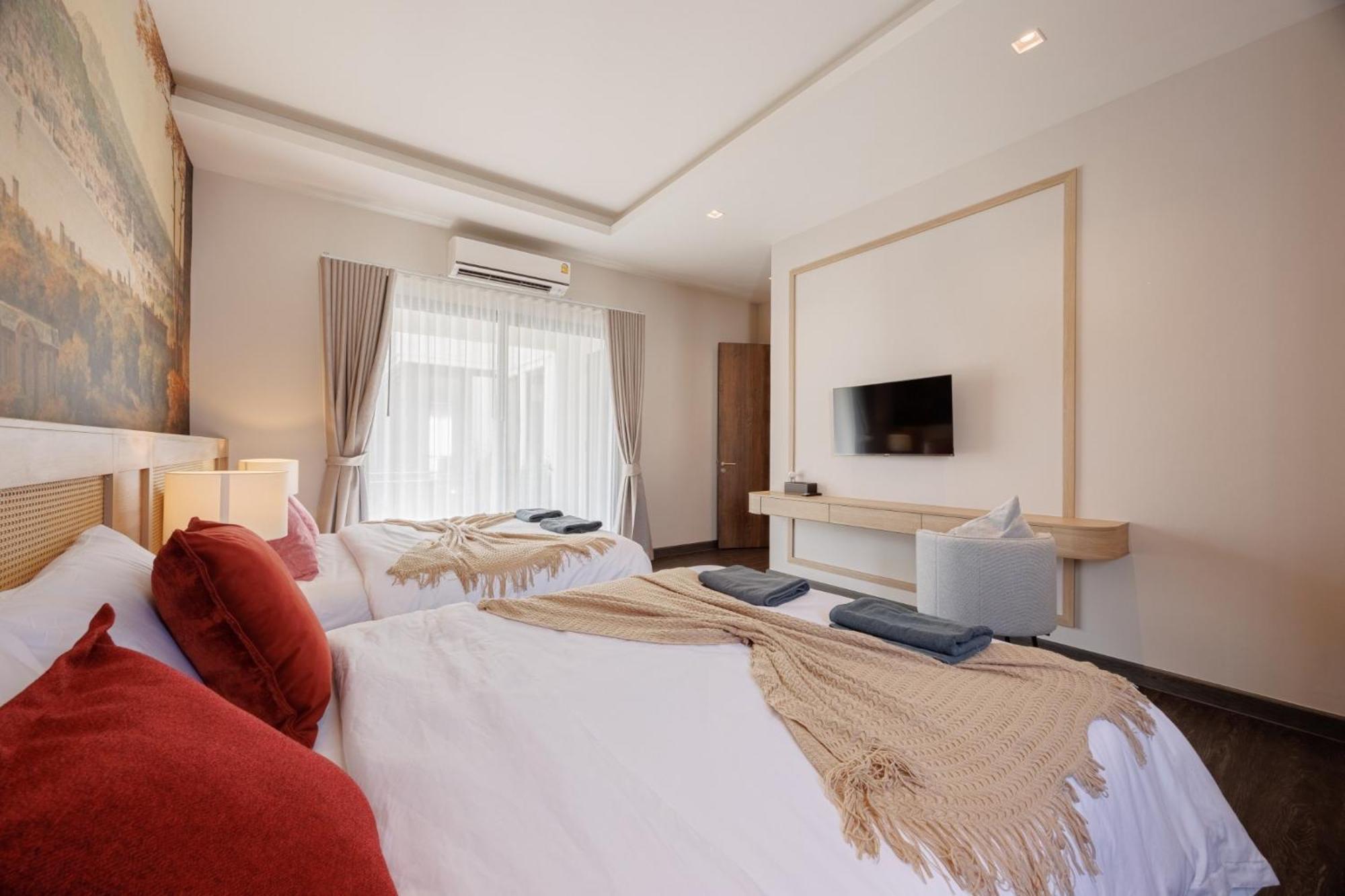 芭提雅市中心五卧室独栋泳池别墅 Villa *