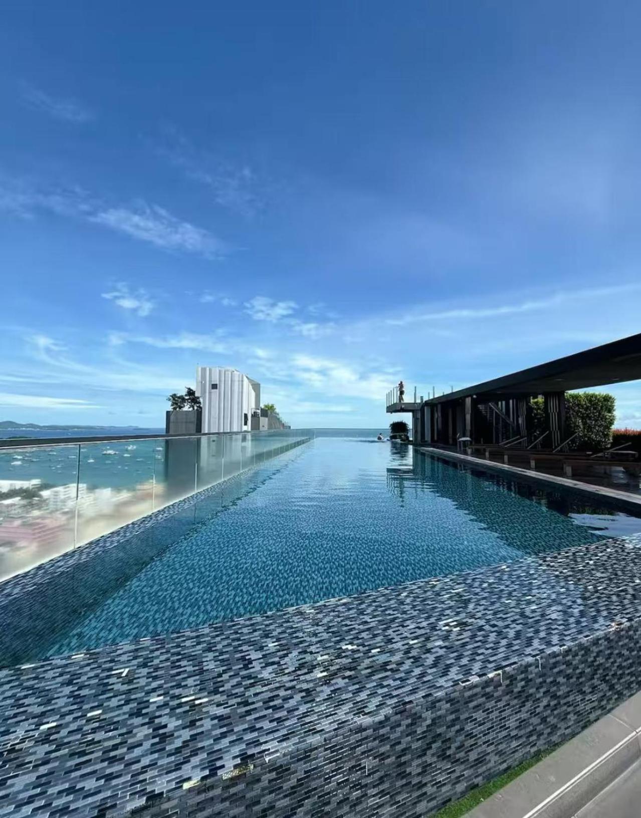 Apartment 1the Base芭提雅市中心单卧室 网红无边泳池 明星都来打卡 Pattaya