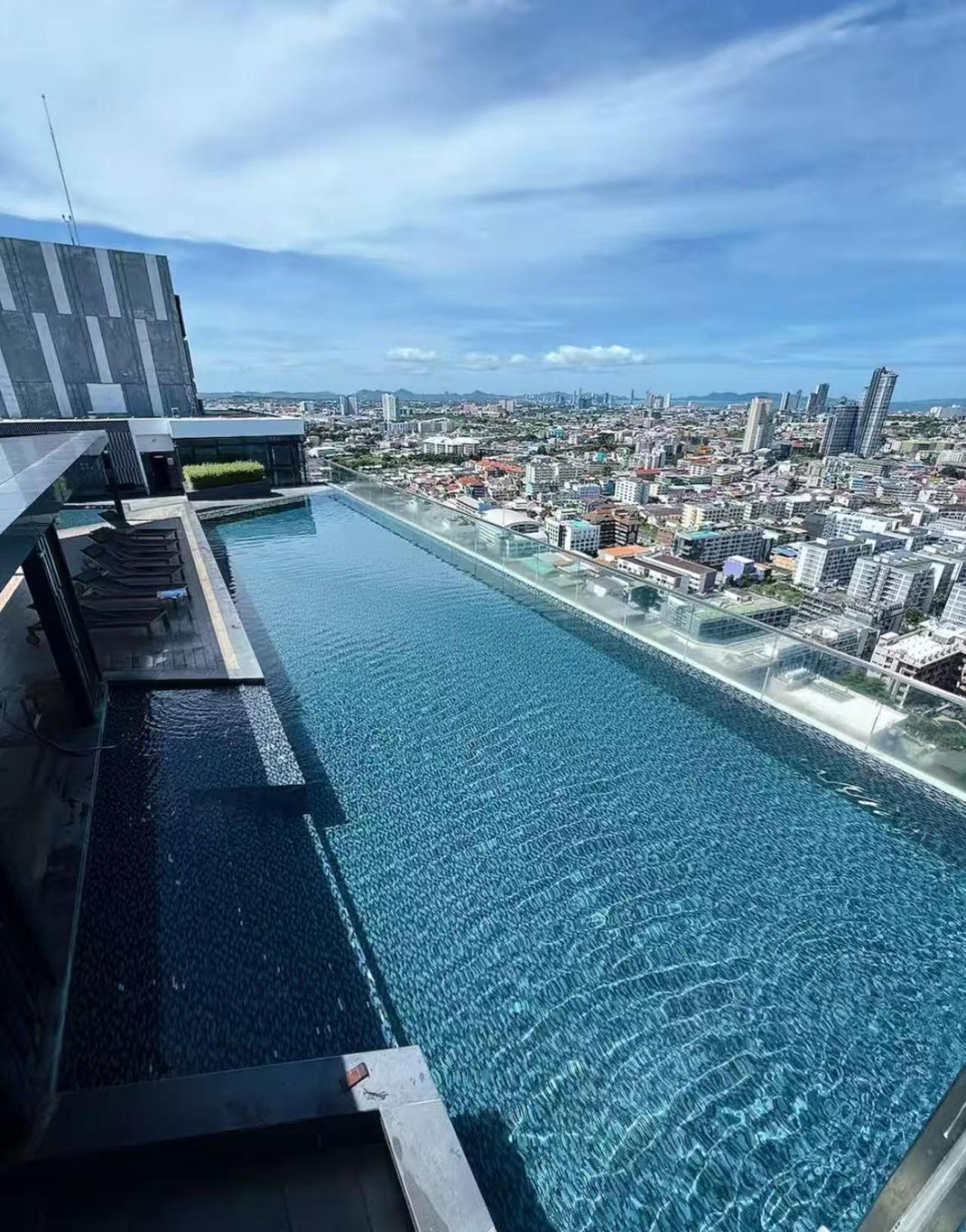 Apartment 1the Base芭提雅市中心单卧室 网红无边泳池 明星都来打卡 *