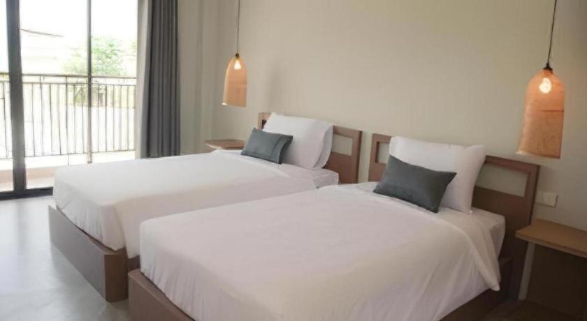 Yellow Moon Hotel 2*