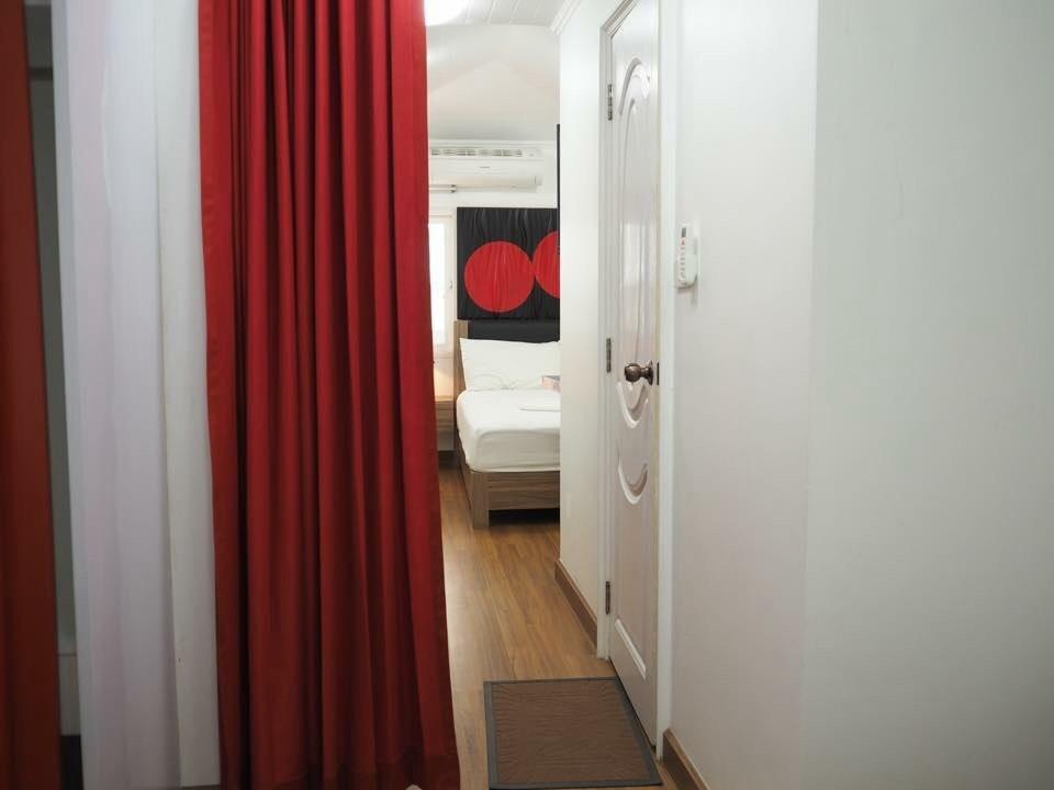 Pook Swan House Bed & Breakfast *