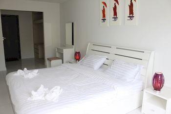 The Place By Sunny Hotel *