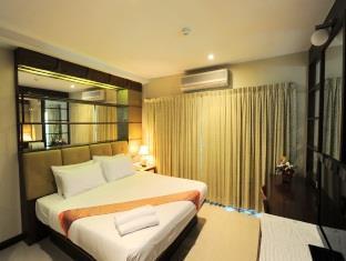 Whitehouse Condotel
