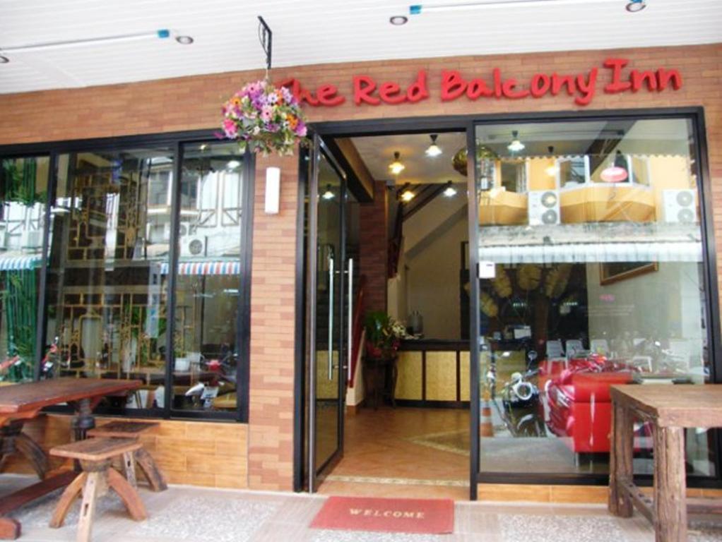 The Red Balcony Penginapan 2*