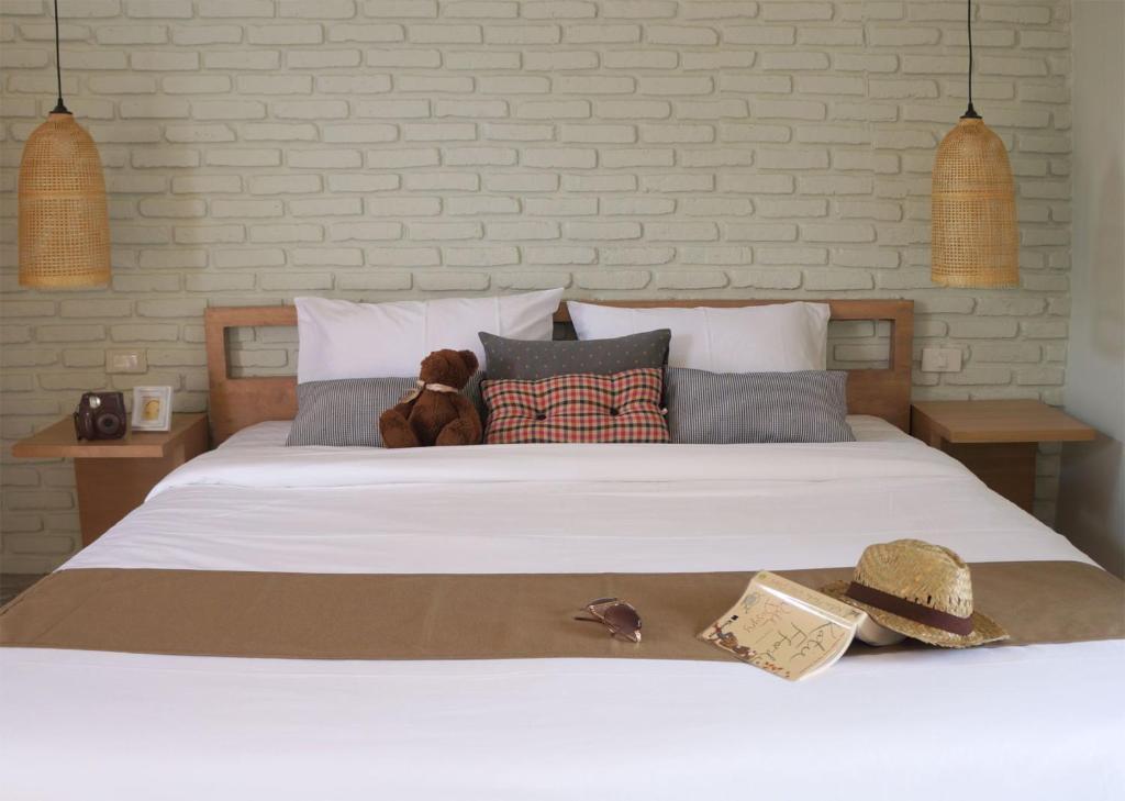 Hotel Yellow Moon