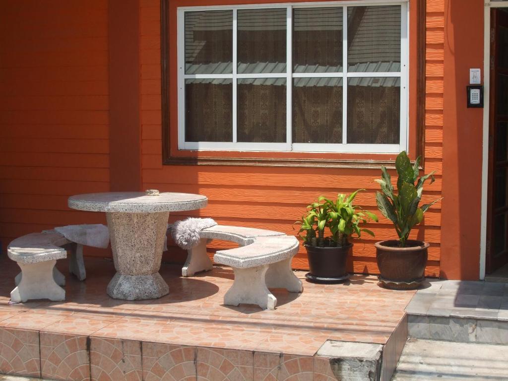 Guest house Aura House 2*