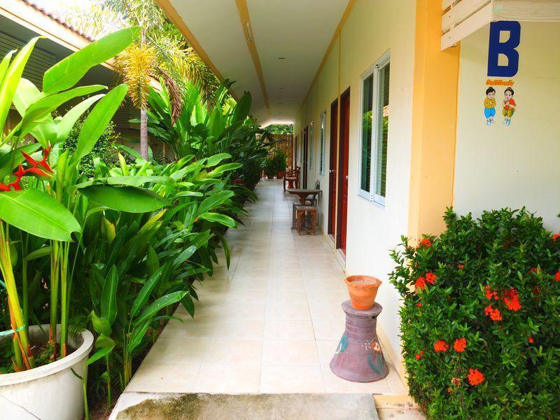 Lotusland 3*