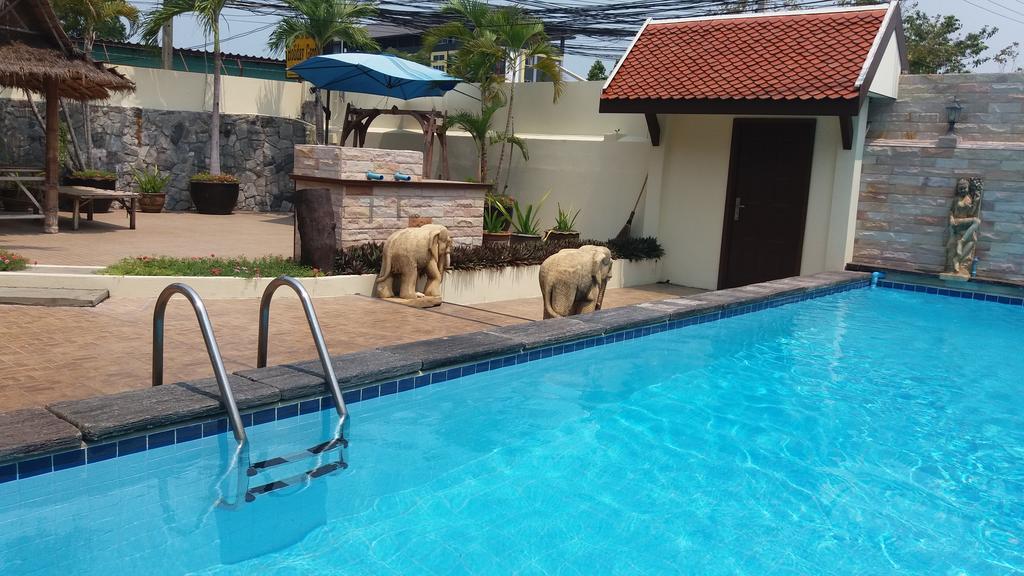 Baan Viewbor Pool