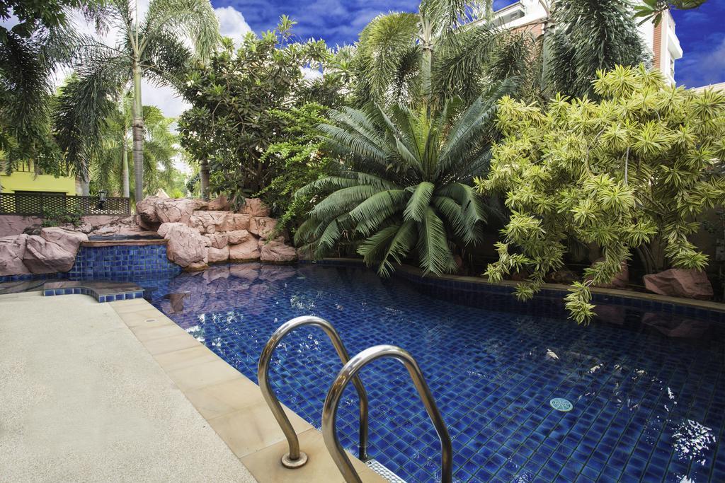 Natcha Pool