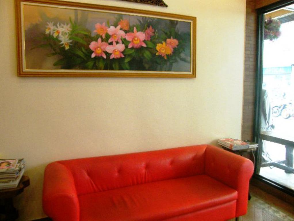 Penginapan The Red Balcony 2*