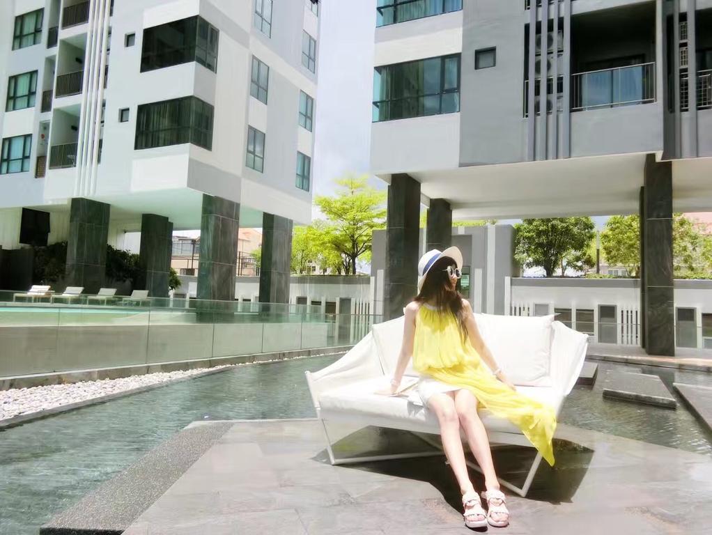 Llx At The Base Apartment Pattaya