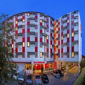 Red Planet Sha Extra Hotel