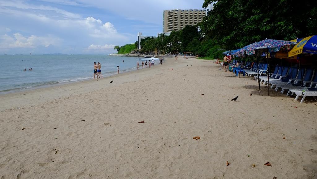 Peak Tower In Phatumnak * Pattaya