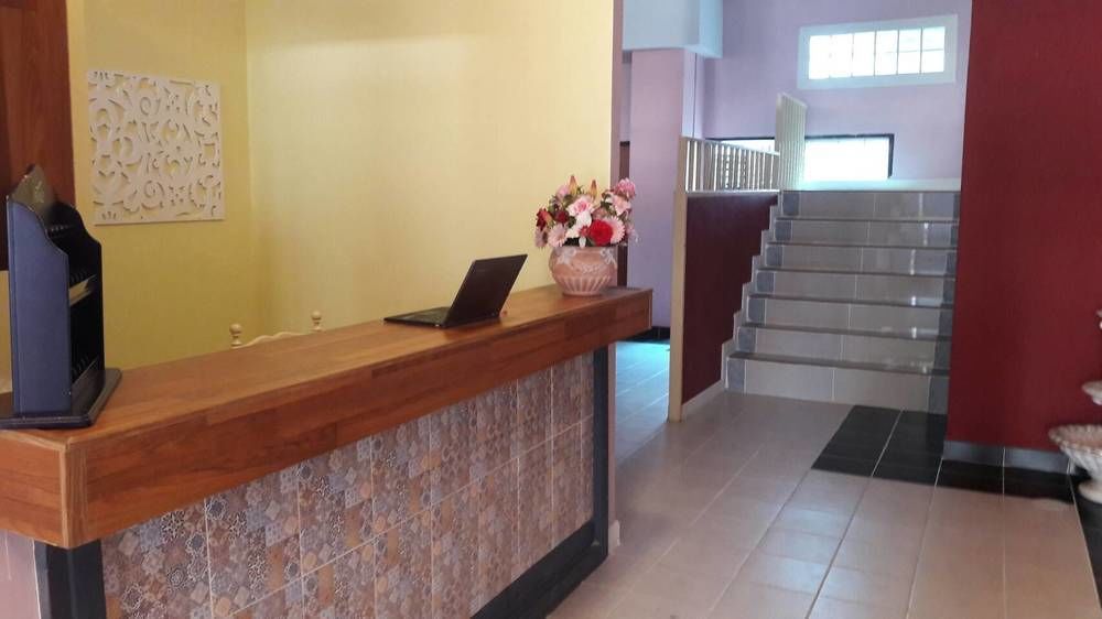 Oyo 75486 Anna Jomtien บ้านพัก