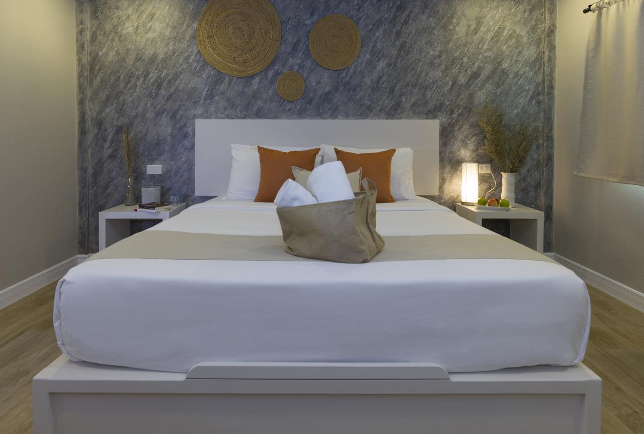 Hotel Let's Hyde & - Pool