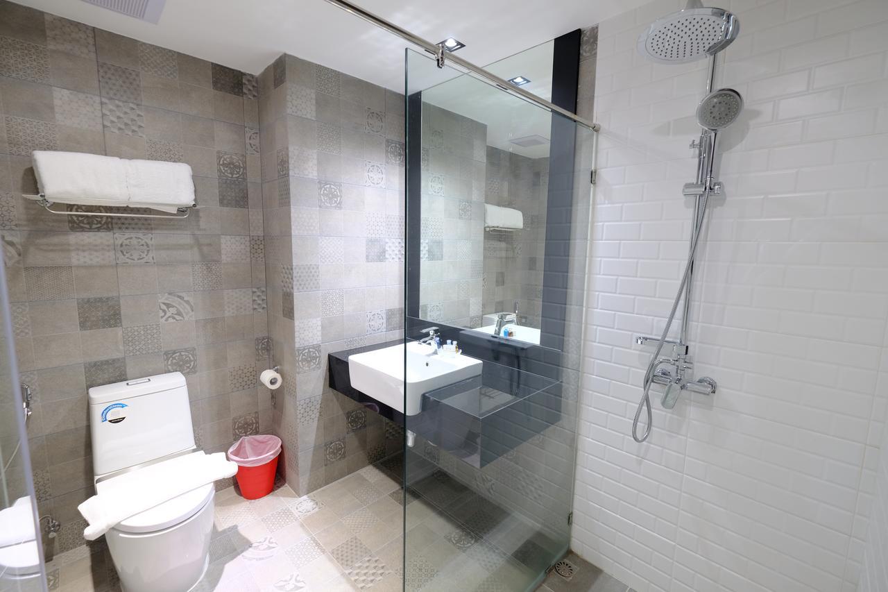 The Tung Hotel 2*