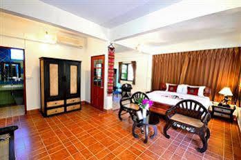 Hotel Avila 3*