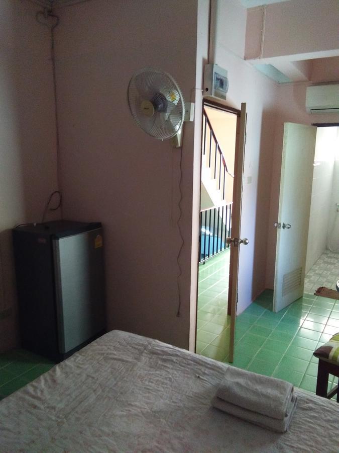 Guest house Crocodile Bar *